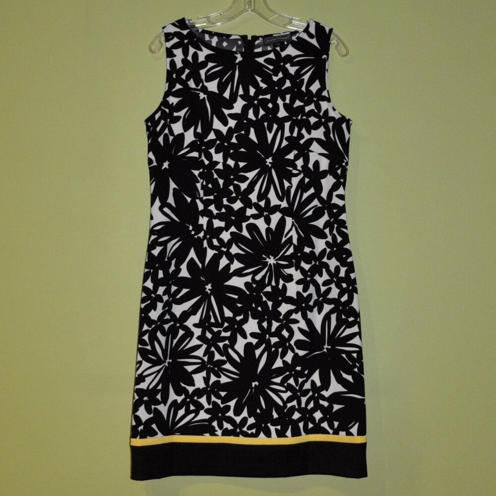 Daisy Shift Dress with Bold Floral Pattern, Size 12